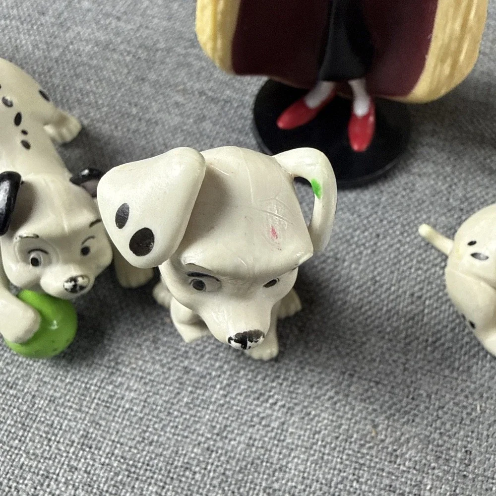 Disney 101 Dalmatians Figures Lot Of 7 Cruella‎ de Vil, With 6 Puppies